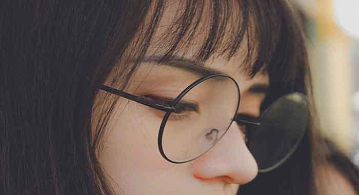 style-kacamata-bulat-ala-selebriti-korea-selatan